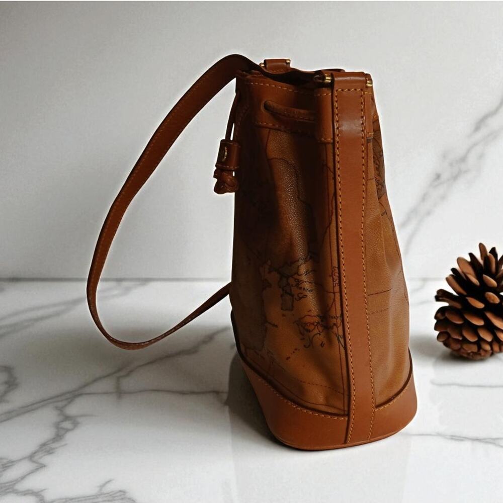 Authentic Alviero Martini Classe World Map Bucket Bag - Picture 4 of 16
